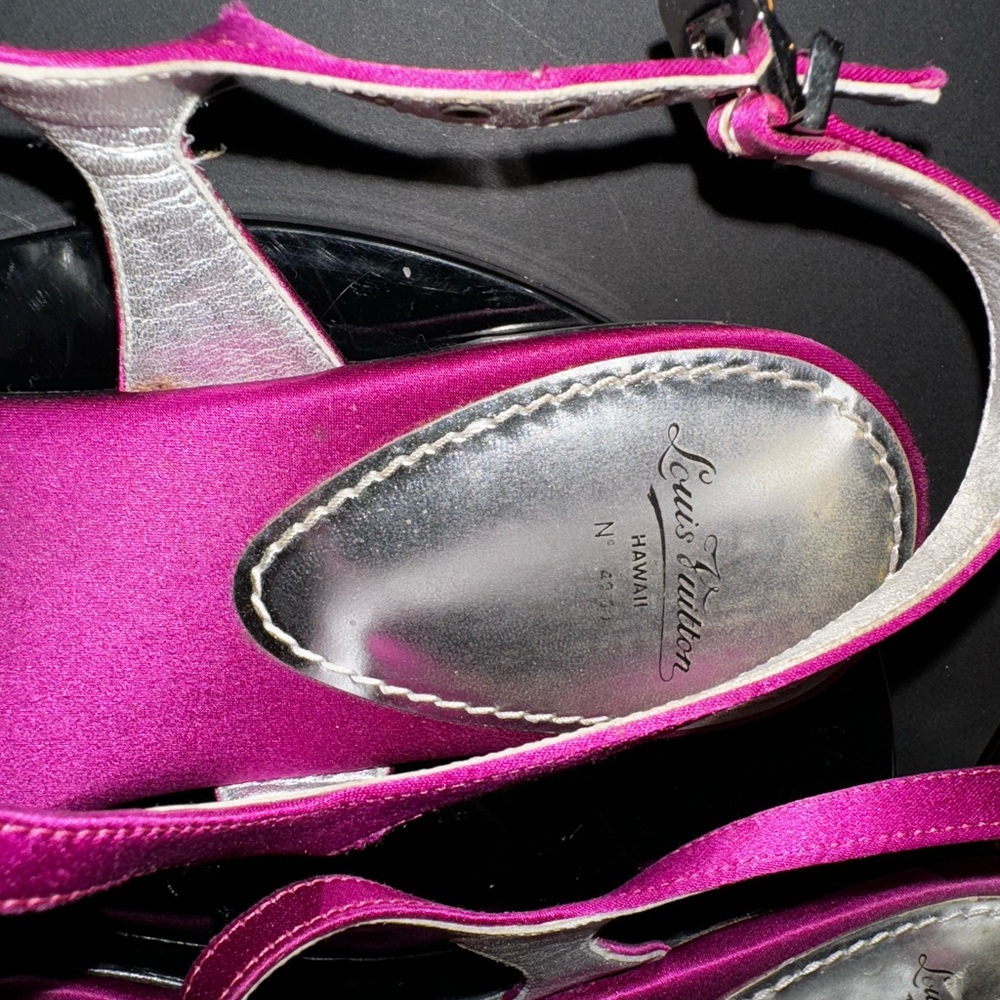 Elegant Pink Women's Sandals with Red Floral Accent - Picture 2 of 4